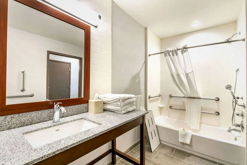 Comfort Suites - Featured hot tub
