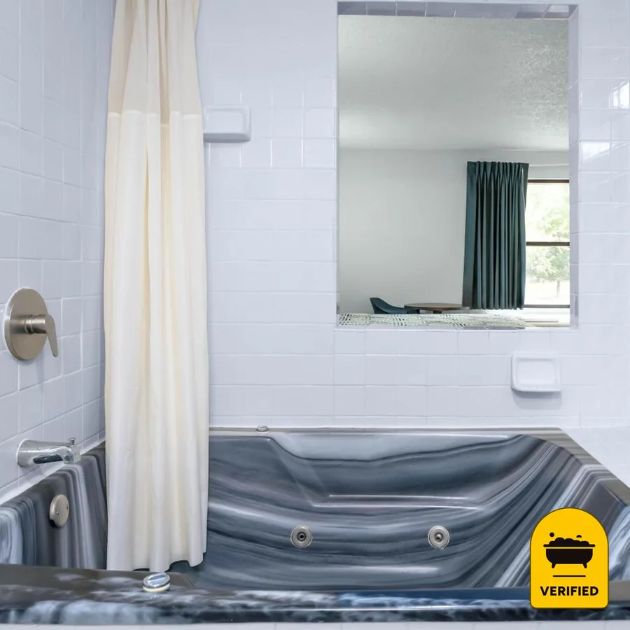 Motel 6 Franklin, OH: the King Spa Bath Room in Franklin, OH