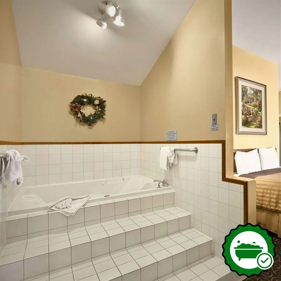 Travelodge by Wyndham Wenatchee - Verified Jacuzzi In-Room