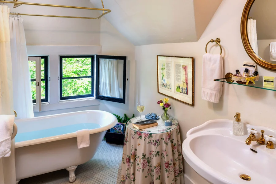 1899 Wright Inn and Carriage House - Featured hot tub