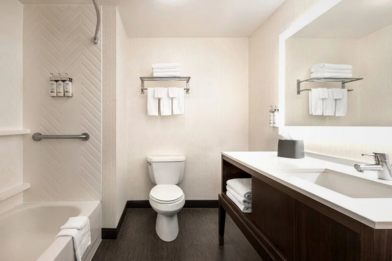 Holiday Inn Cheshire - Southington, an IHG hotel - Featured hot tub