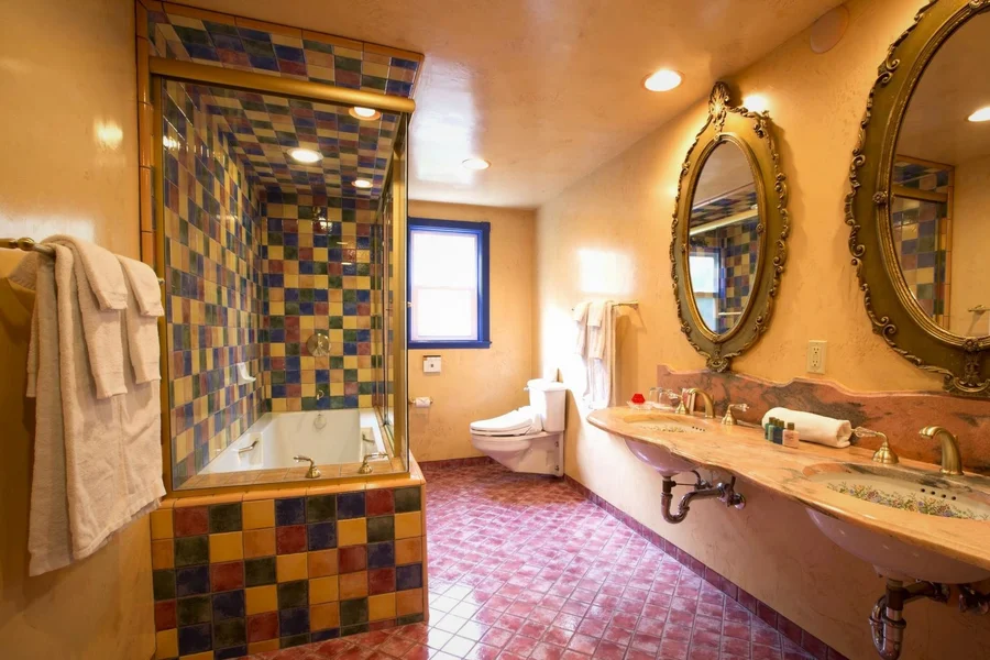 Madonna Inn - Featured hot tub