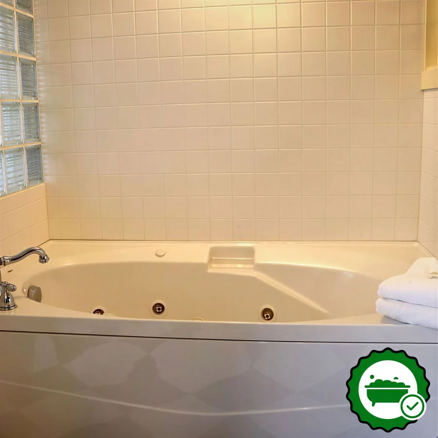 St. Brendan's Inn - Verified Jacuzzi In-Room