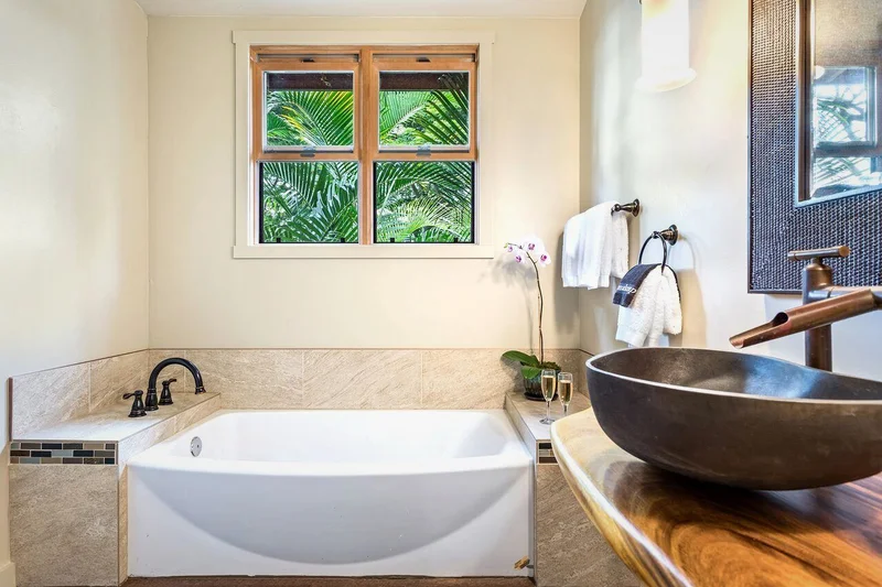 Holualoa Inn - Featured hot tub