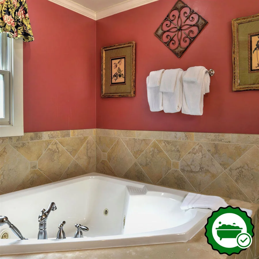 The Village Inns of Blowing Rock: Village Inn - Verified Jacuzzi In-Room