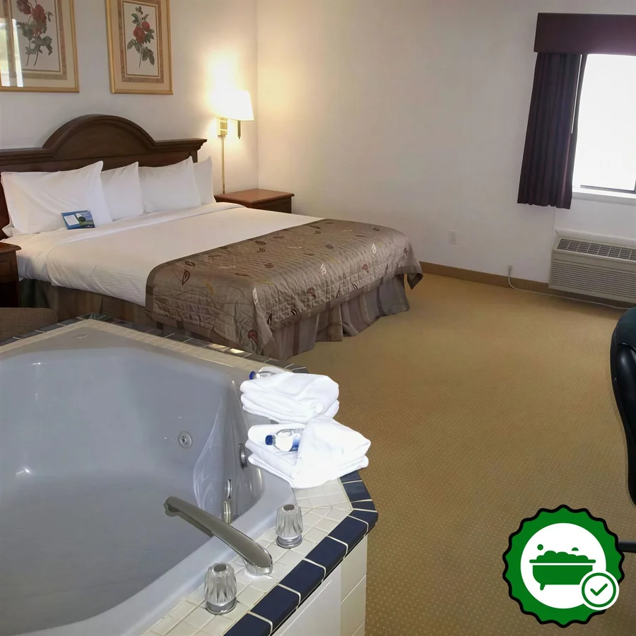 Baymont by Wyndham Marshfield - Verified Jacuzzi In-Room