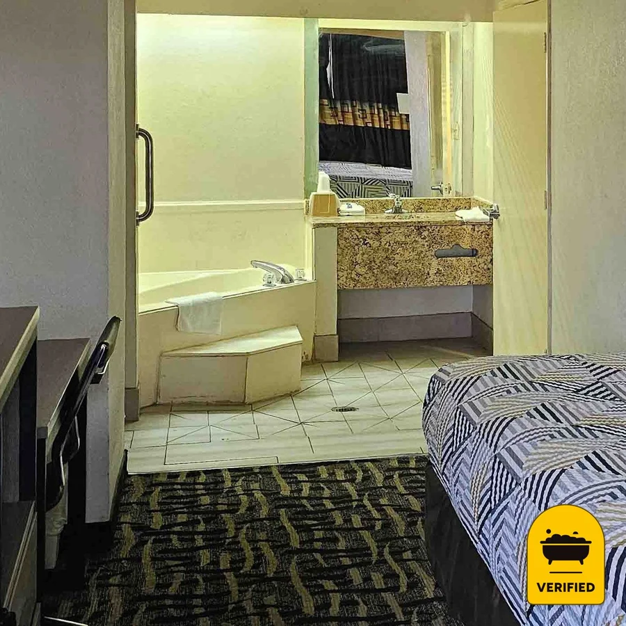 Motel 6 Jackson, MS - Southwest, the water