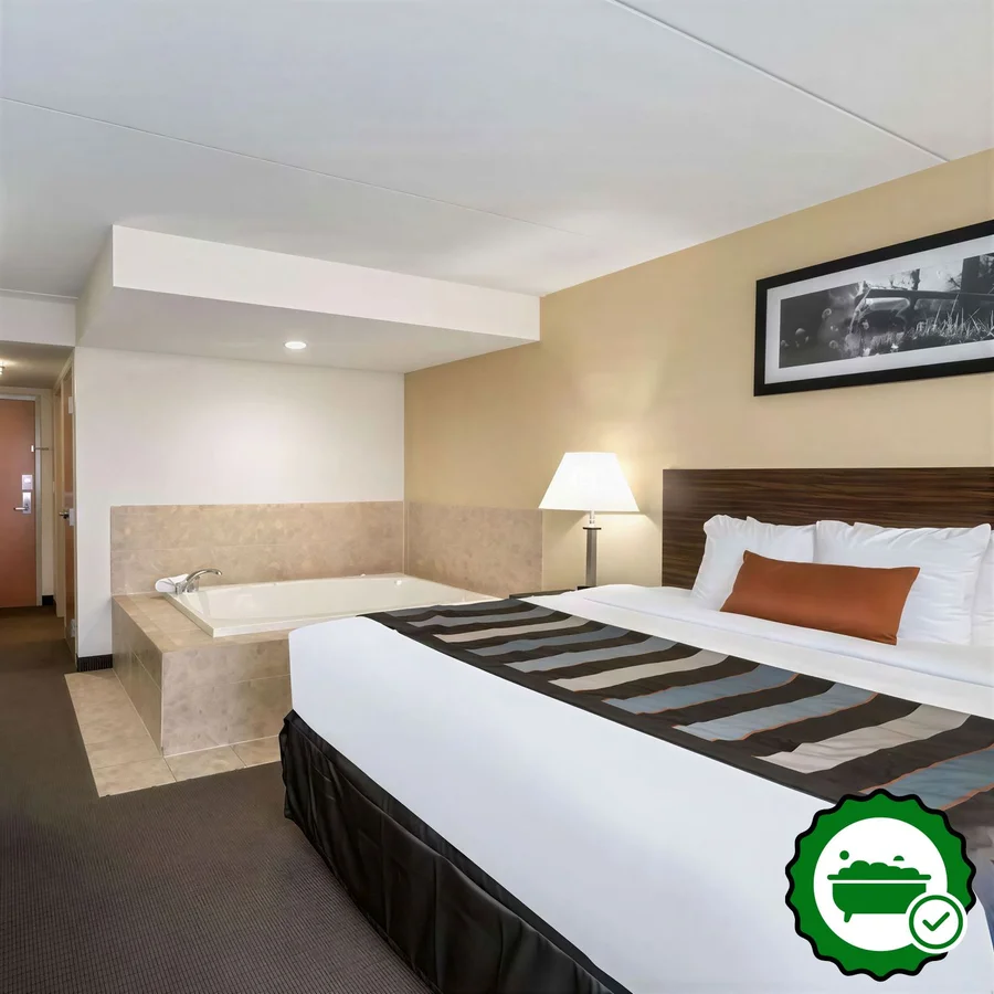 Wingate by Wyndham Bowling Green - Verified Jacuzzi In-Room