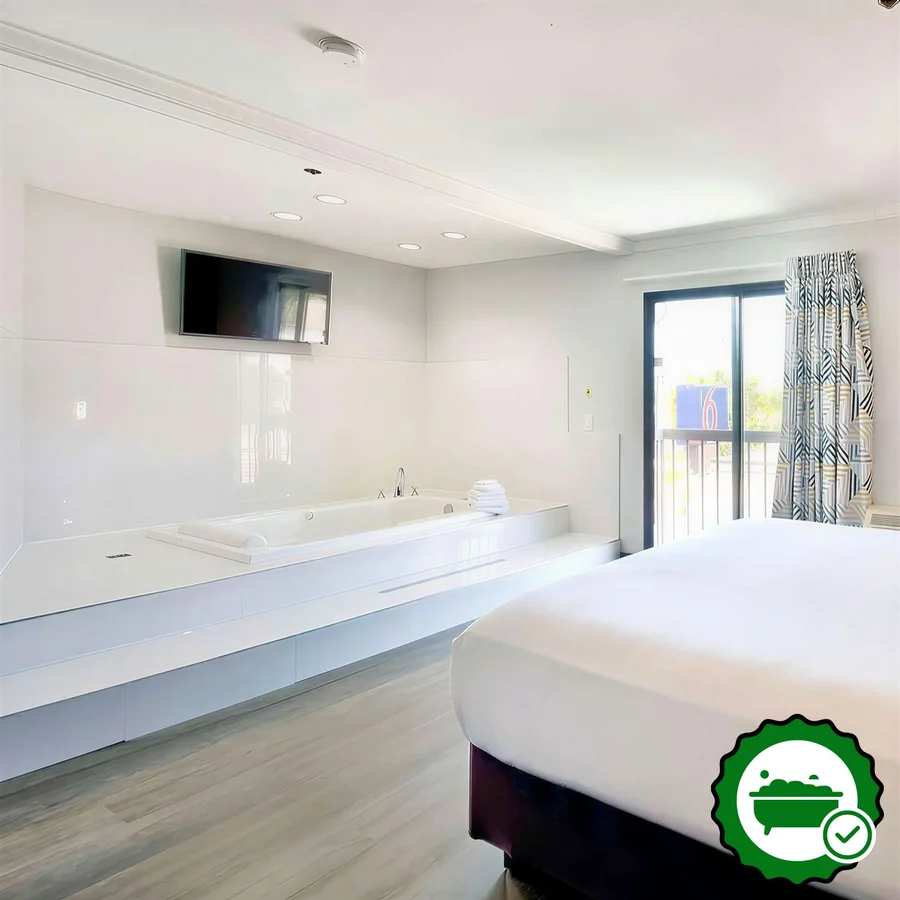 Studio 6 Suites Lawndale, CA - South Bay - Verified Jacuzzi In-Room
