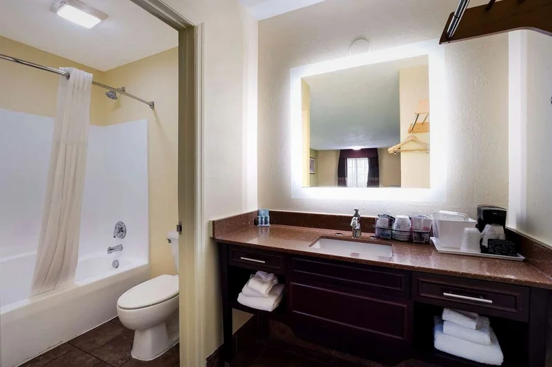 SureStay By Best Western Manning - Featured hot tub