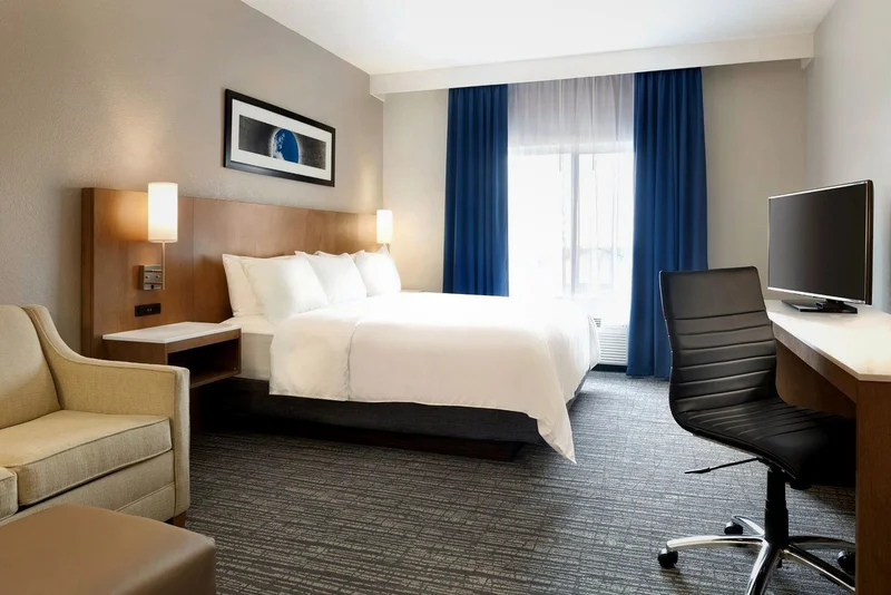 Radisson Hotel Ames Conference Center At Isu - Guest Room image