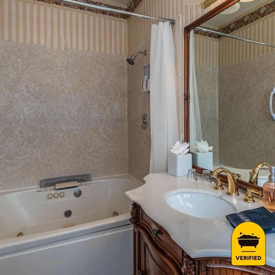 Apples Bed and Breakfast Inn: the Yellow Delicious Jetted Tub Room in Big Bear Lake, CA