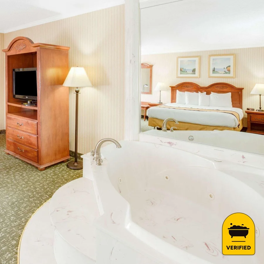 Baymont by Wyndham Kalamazoo — the water at Kalamazoo