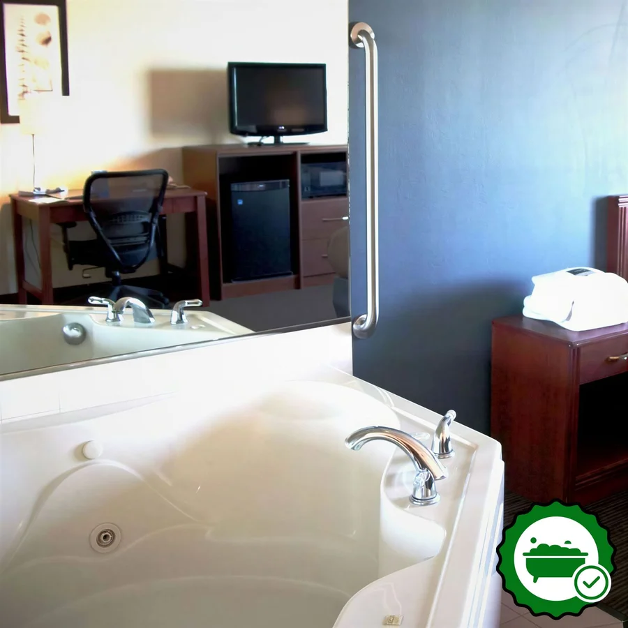 AmericInn by Wyndham Beulah - Verified Jacuzzi In-Room