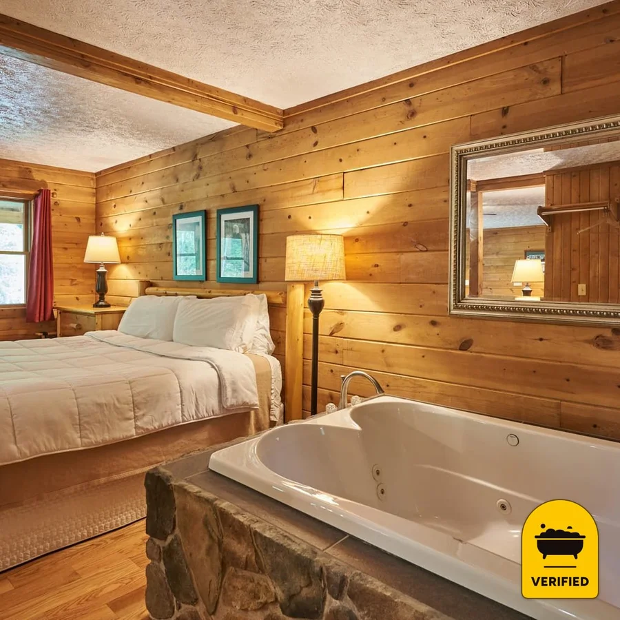 Harman's Luxury Log Cabins — the water at Cabins