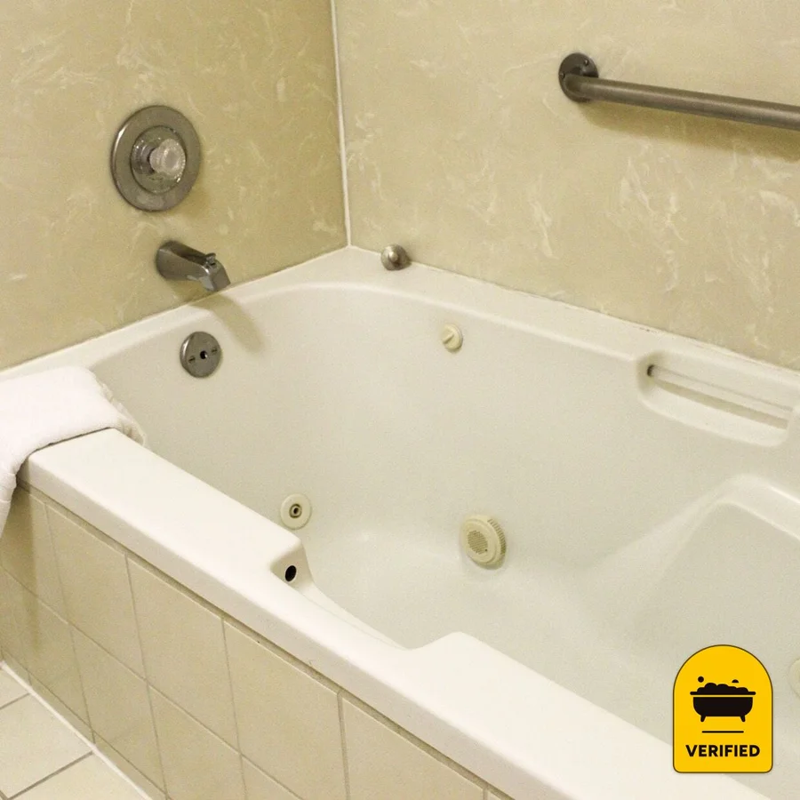 Hawthorne's Best Inn: the King Jacuzzi Suite in Hawthorne, NV
