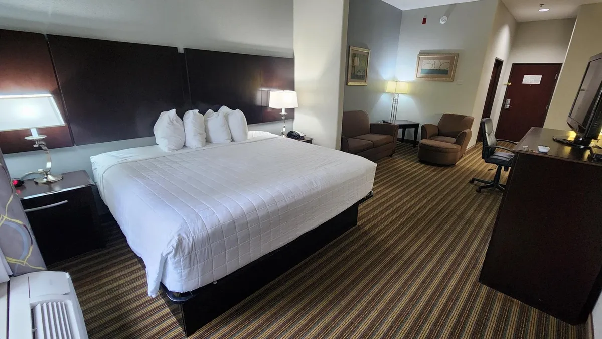 Best Western Plus Goodman Inn & Suites - Guest Room image