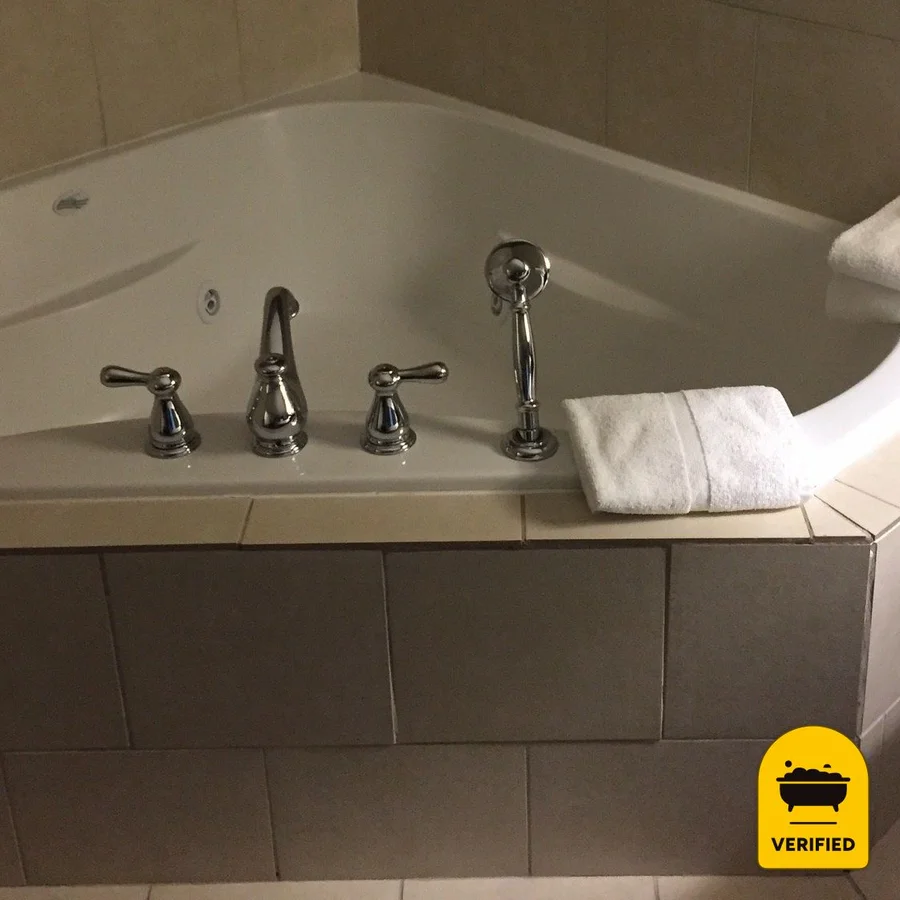 Hampton Inn Maumelle: the King Whirlpool Tub Room in Maumelle, AR