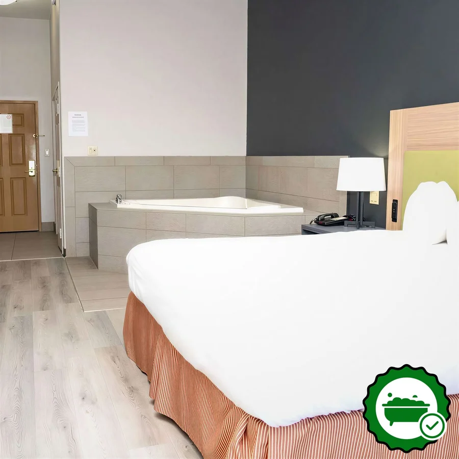 Country Inn & Suites by Radisson, College Station, TX - Verified Jacuzzi In-Room