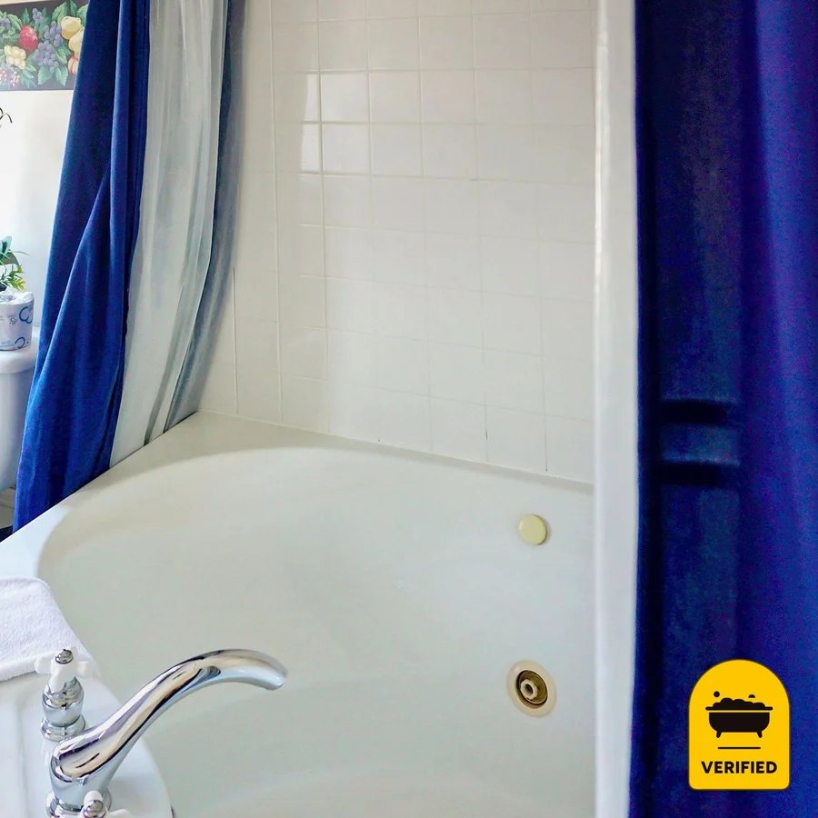 Stay Saratoga: the Premium King Jetted Tub Room in Saratoga Springs, NY