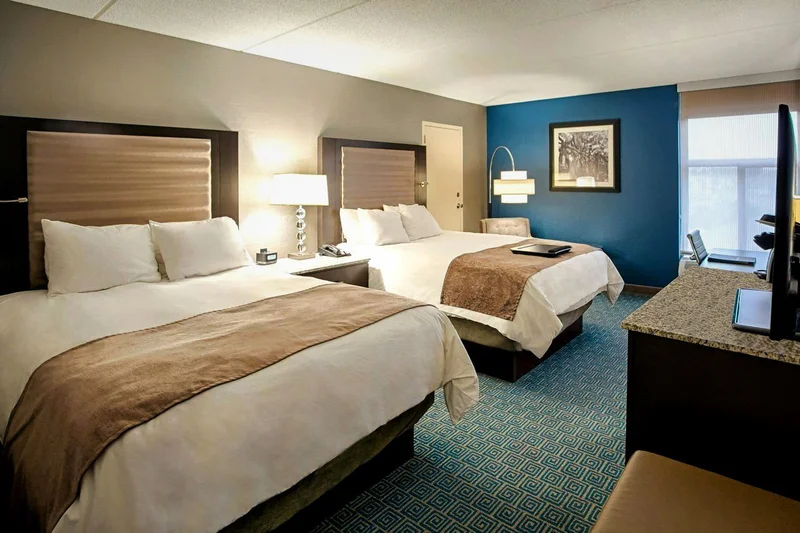 DoubleTree By Hilton Roseville Minneapolis - Guest Room image