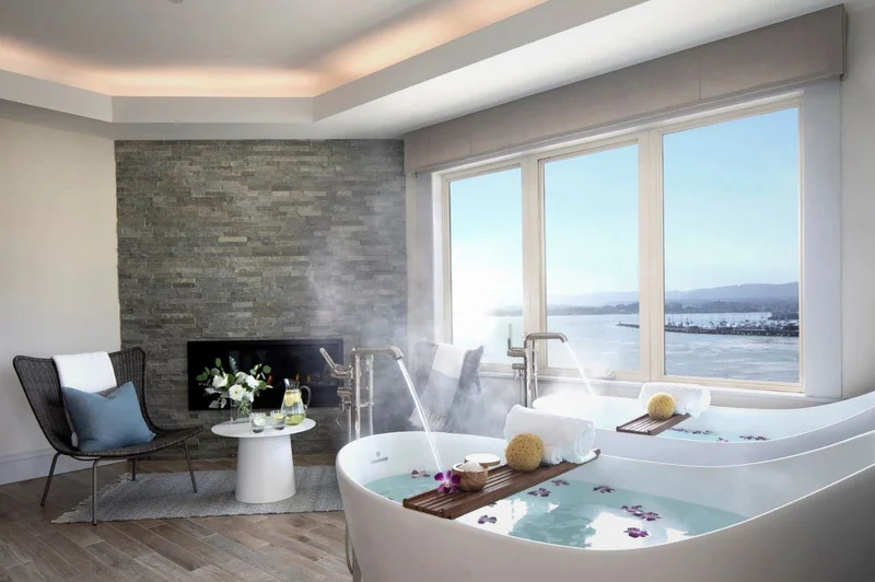 Monterey Plaza Hotel & Spa - Featured hot tub