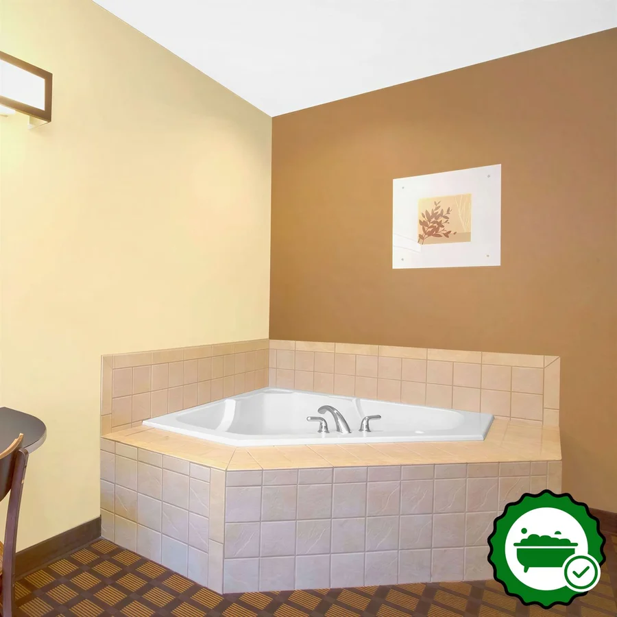 Microtel Inn & Suites by Wyndham Harrisonburg - Verified Jacuzzi In-Room