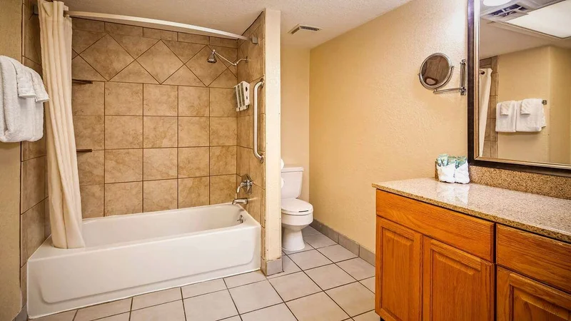Best Western Center Pointe Inn - Featured hot tub