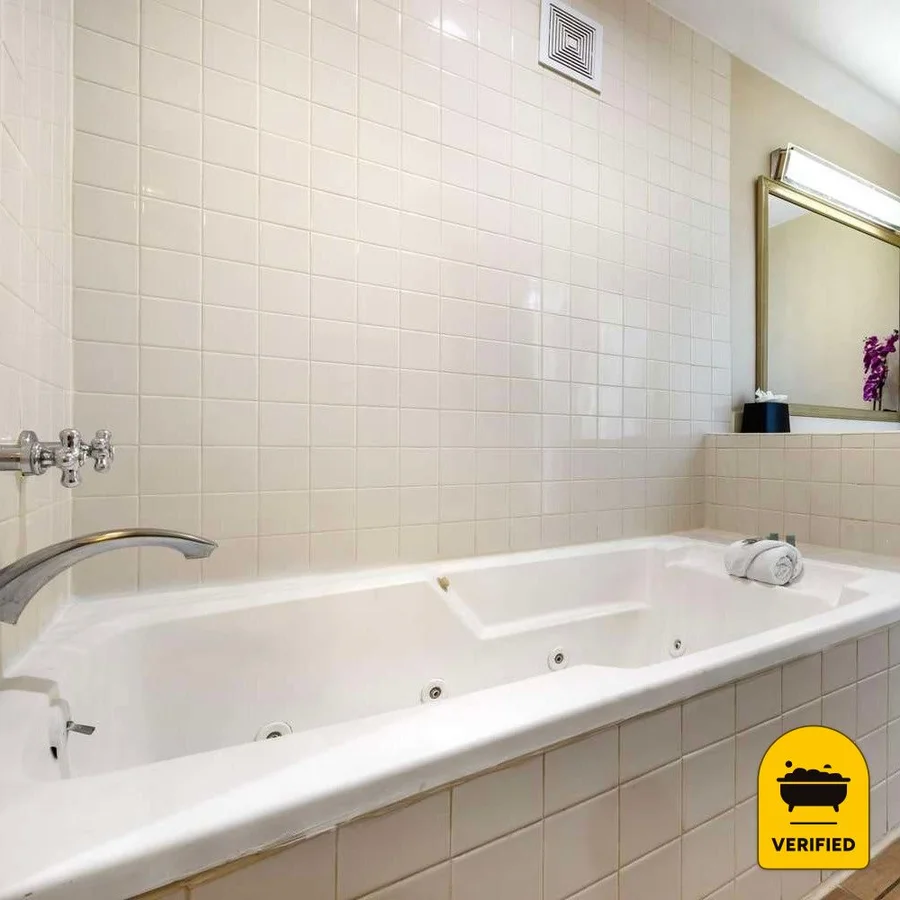 Best Western Royal Palace Inn & Suites — the water at Los Angeles
