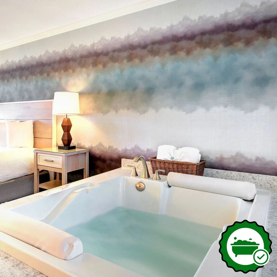 Hallmark Resort Newport - Verified Jacuzzi In-Room