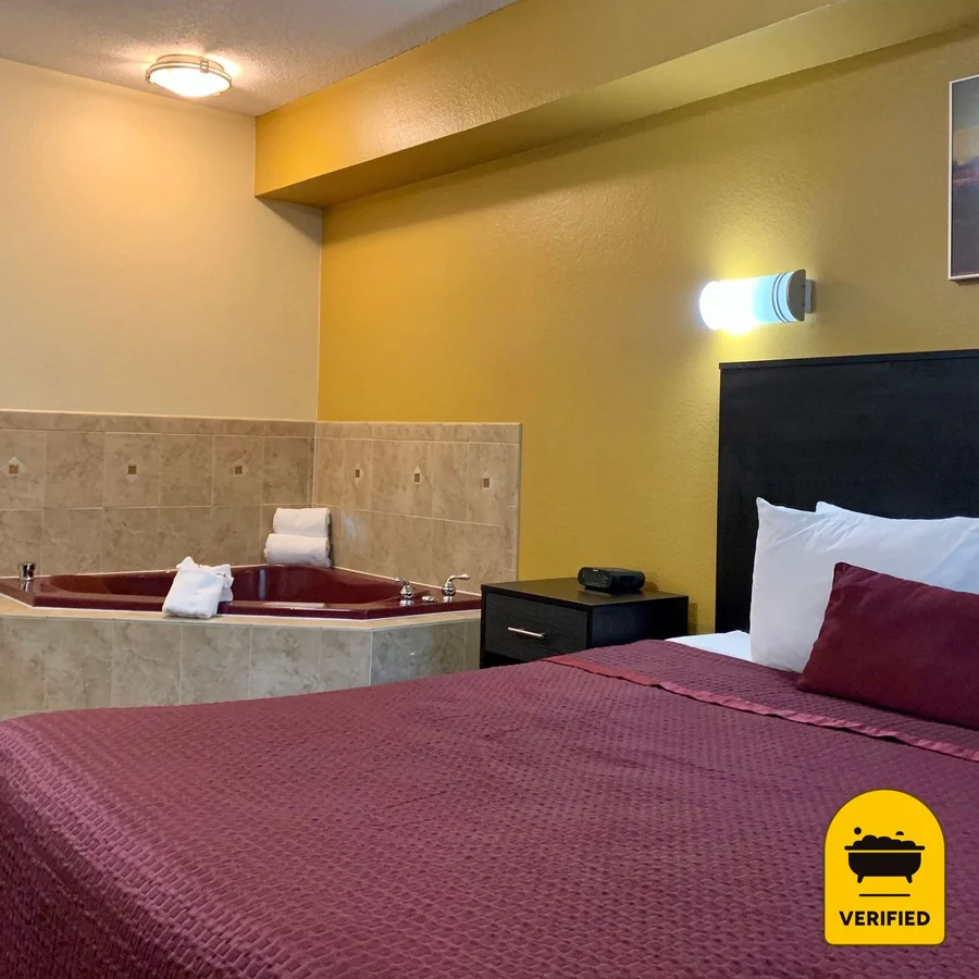 Executive Inn & Suites: the King Room with Spa Bath in Upper Marlboro, MD