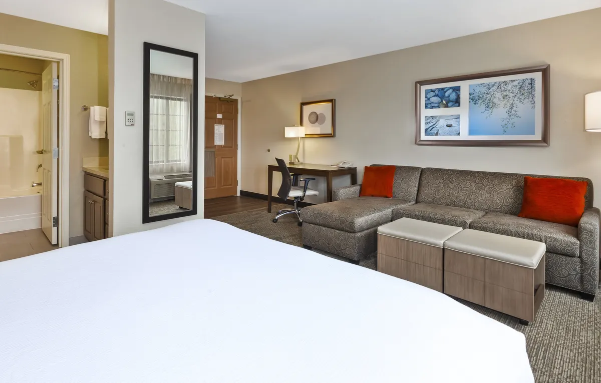 Staybridge Suites Kalamazoo, an IHG hotel - Guest Room image