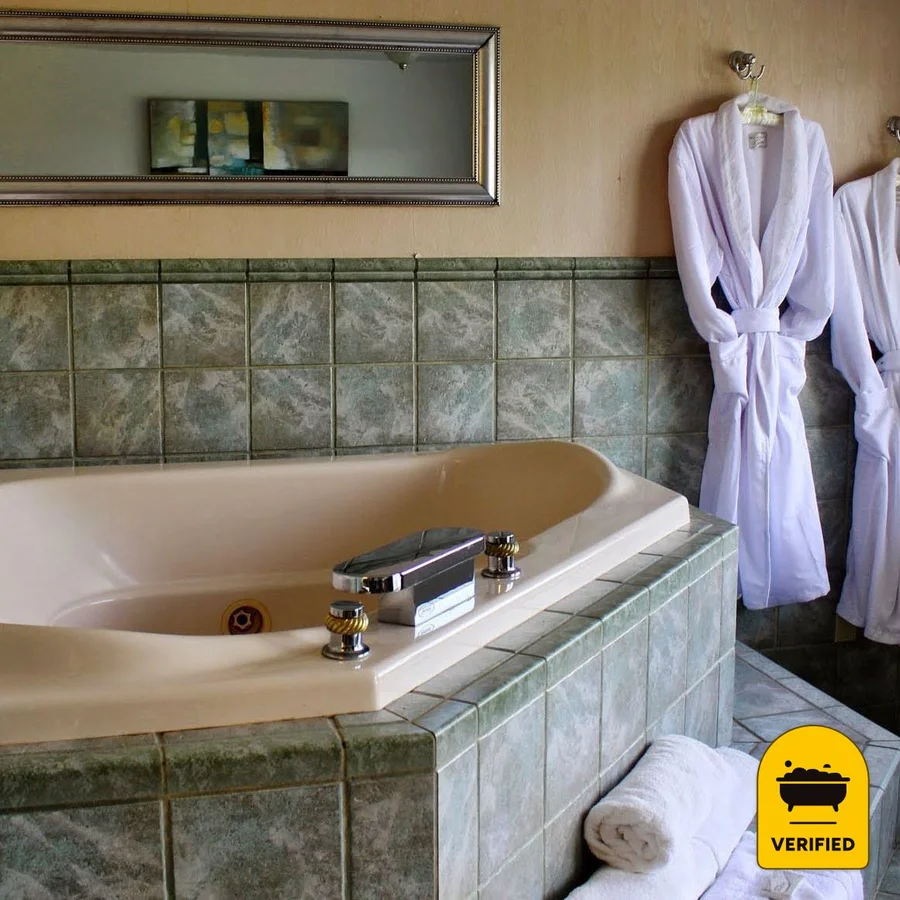 Anacortes Ship Harbor Inn: the Deluxe King Fireplace Jetted Tub Suite in Fidalgo Island, WA