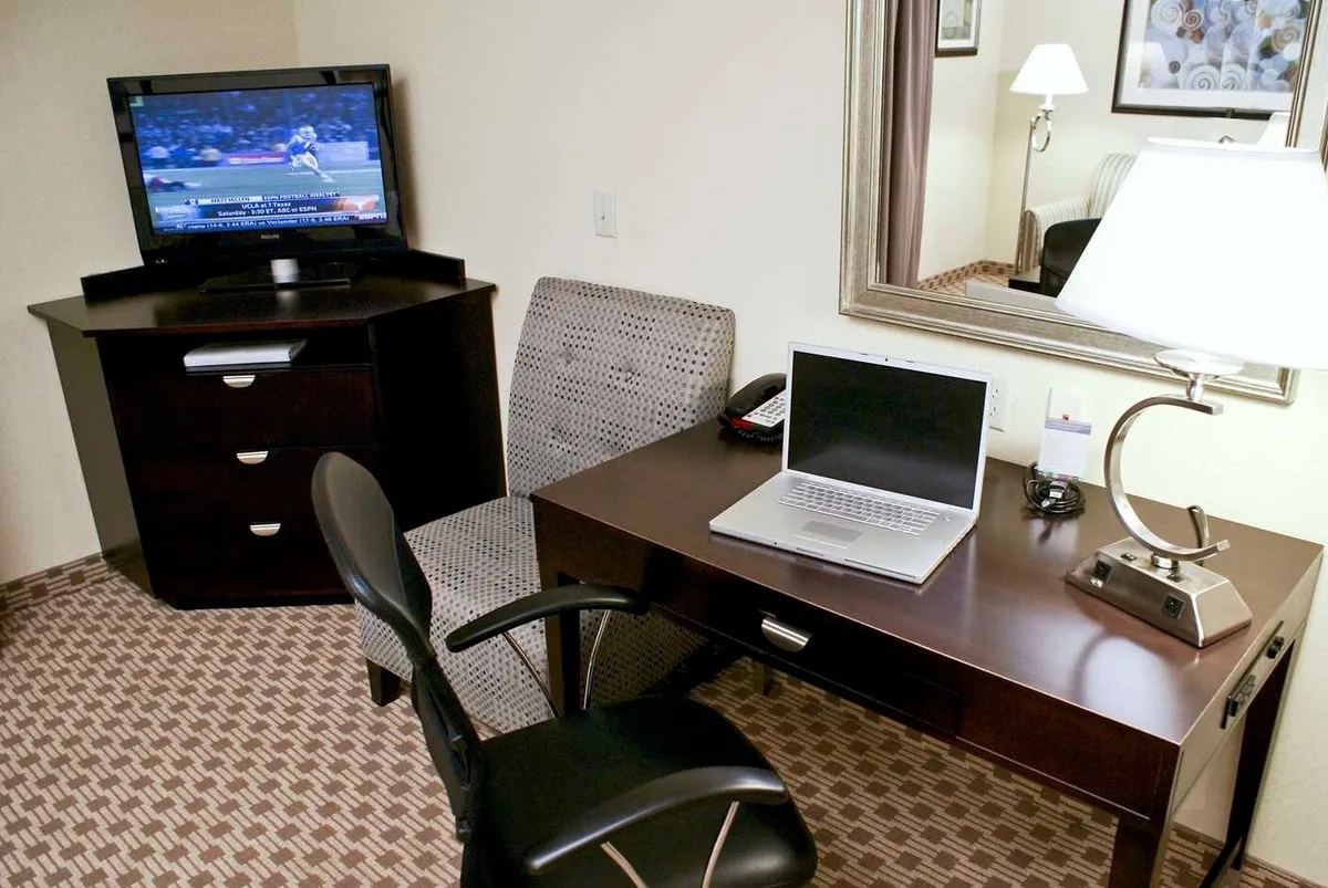 Hampton Inn Orange - Guest Room image