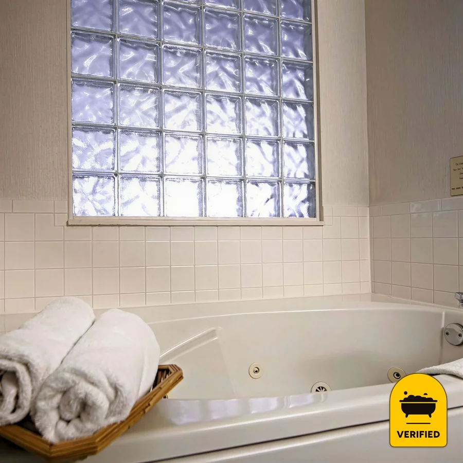 Best Western Executive Inn: the King Whirlpool Room in Mount Gilead, OH