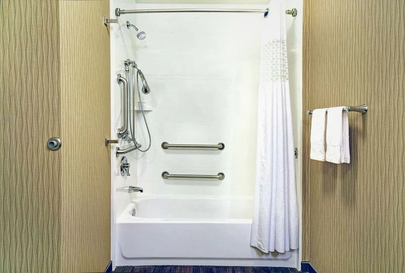 Hampton Inn & Suites Milwaukee/franklin - Featured hot tub
