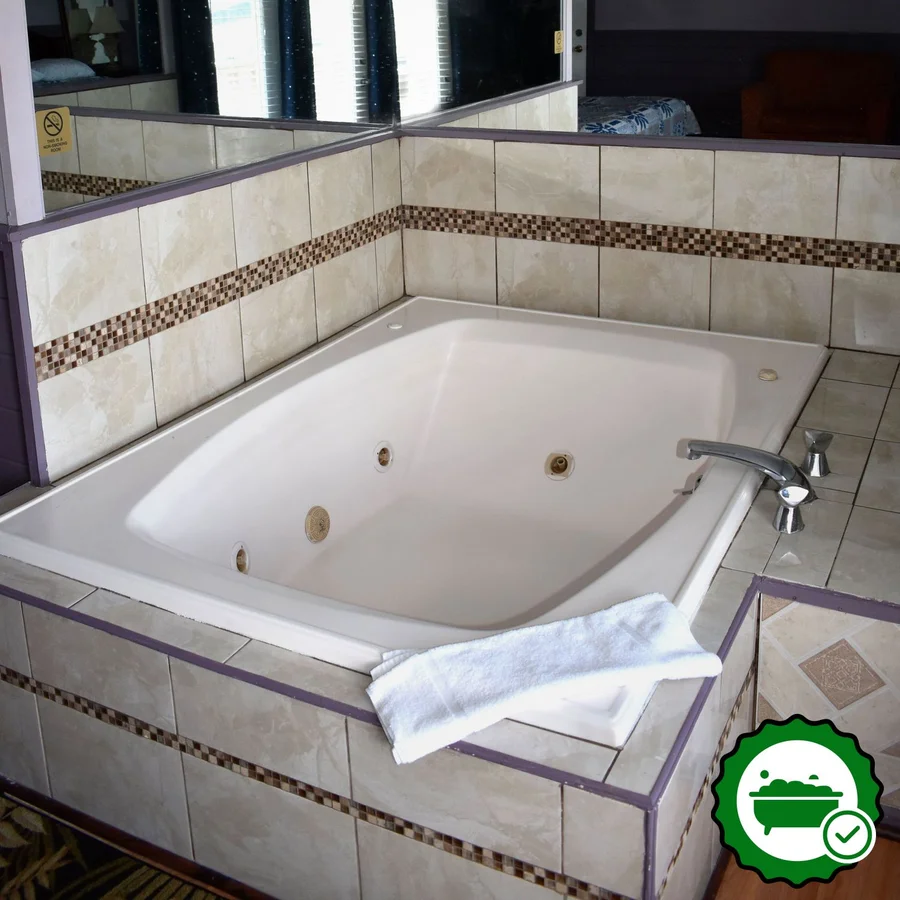Regal Inn of Hampton Beach - Verified Jacuzzi In-Room