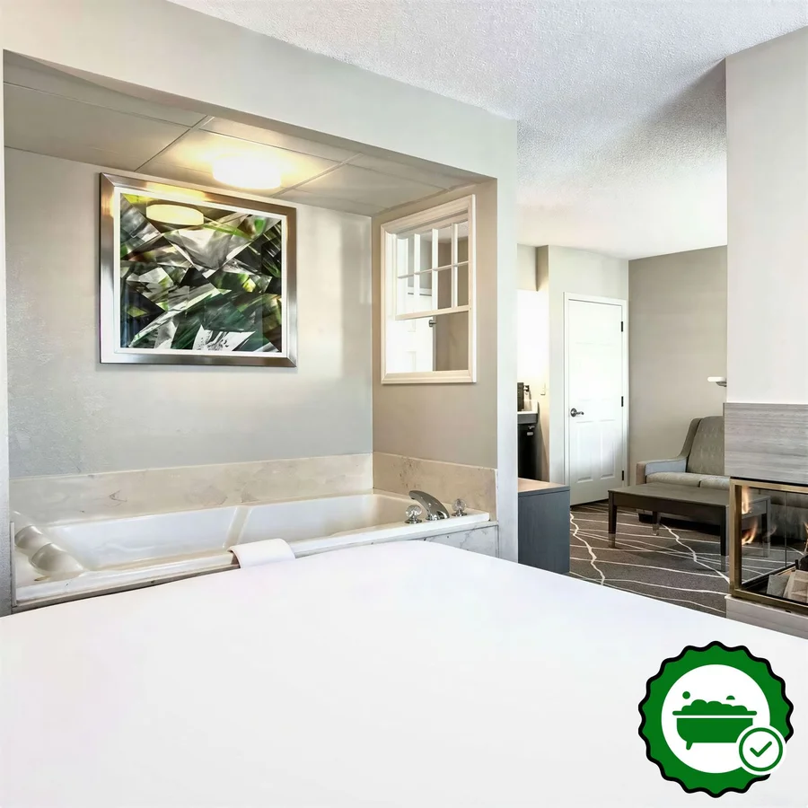 Clarion Inn Willow River - Verified Jacuzzi In-Room