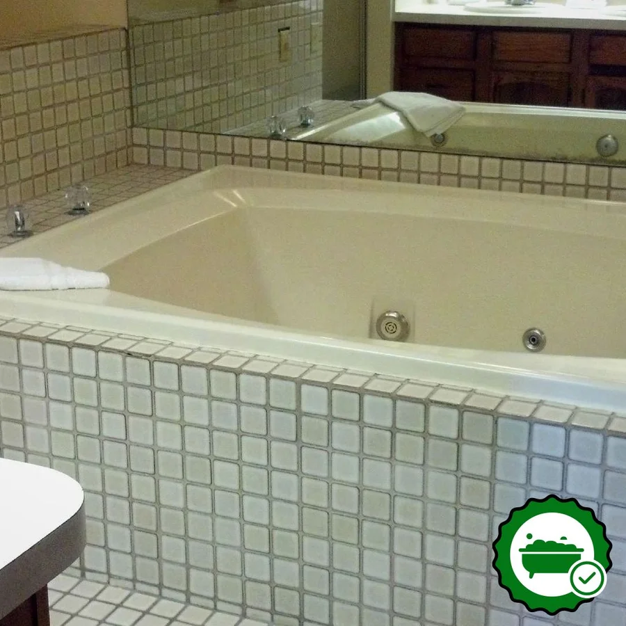 Bonnie Castle Resort & Marina - Verified Jacuzzi In-Room