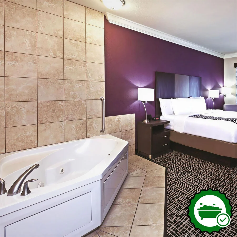 La Quinta Inn & Suites by Wyndham Corpus Christi-N Padre Isl - Verified Jacuzzi In-Room
