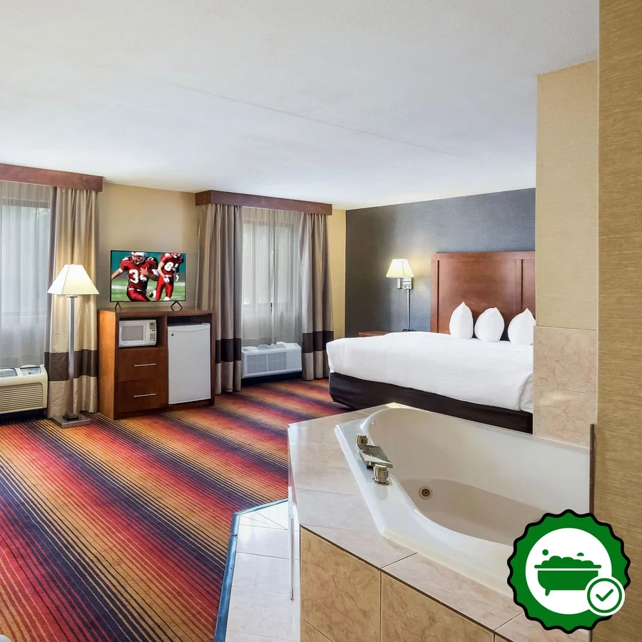 Red Roof Inn Fairfield - Verified Jacuzzi In-Room