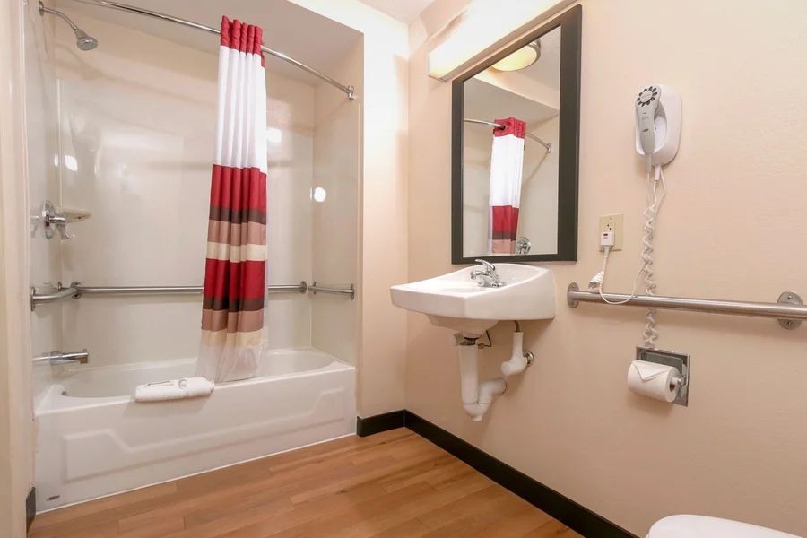 Red Roof Inn Kalamazoo West Western Michigan U - Featured hot tub