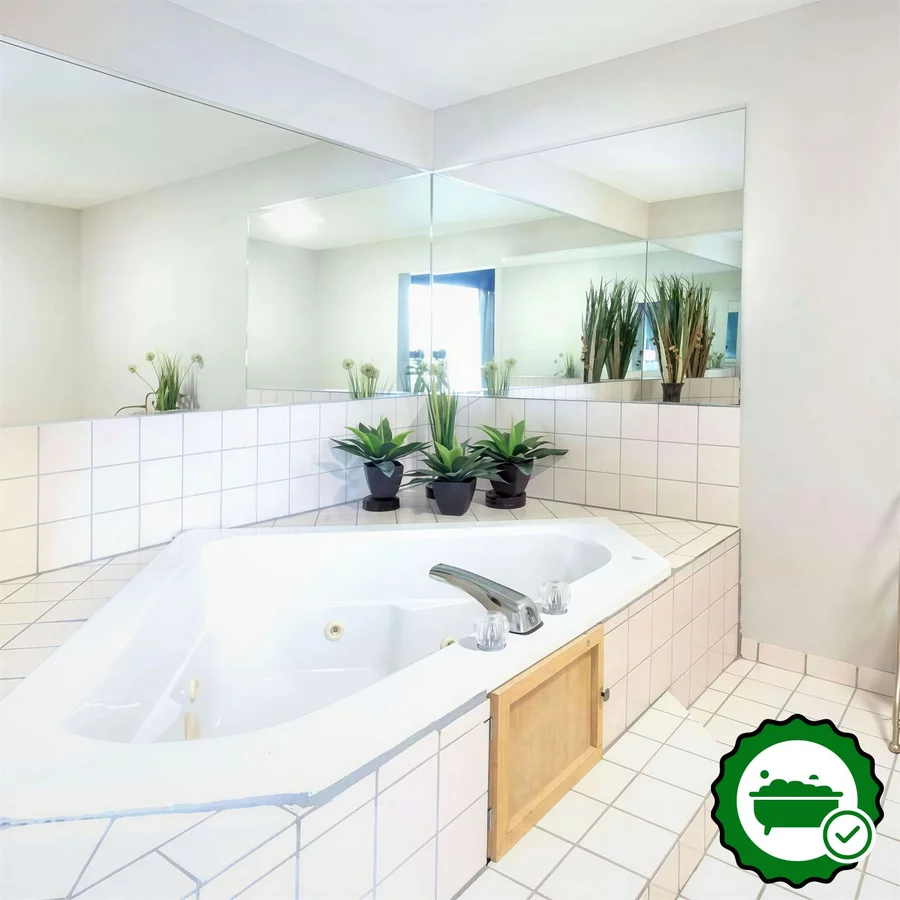 Wingate by Wyndham Indianapolis Airport Plainfield - Verified Jacuzzi In-Room