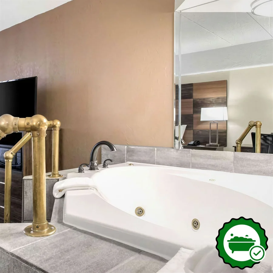 Quality Inn And Conference Center - Verified Jacuzzi In-Room