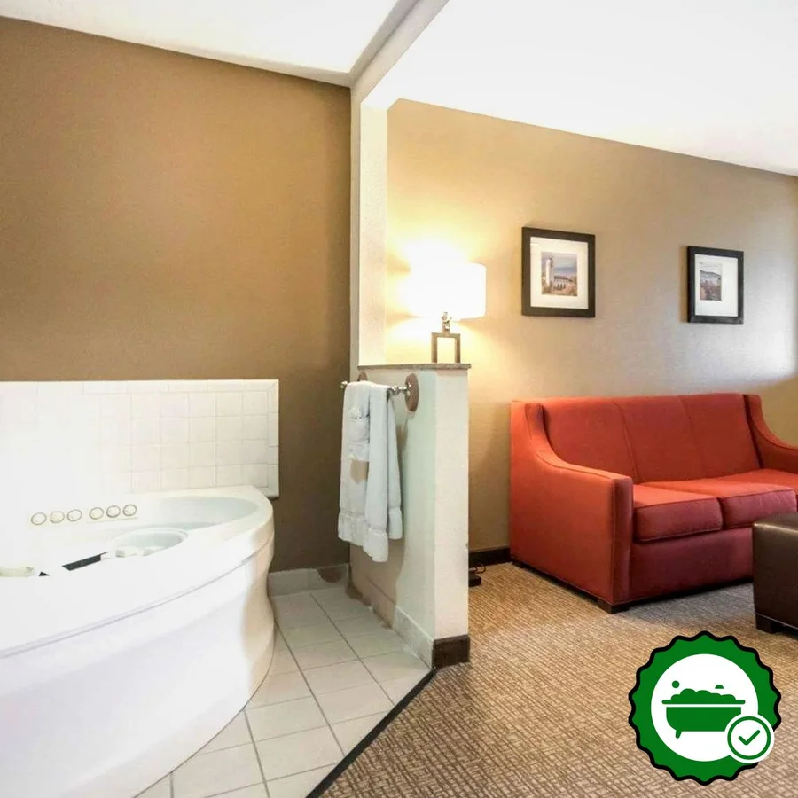 Comfort Suites Airport - Verified Jacuzzi In-Room