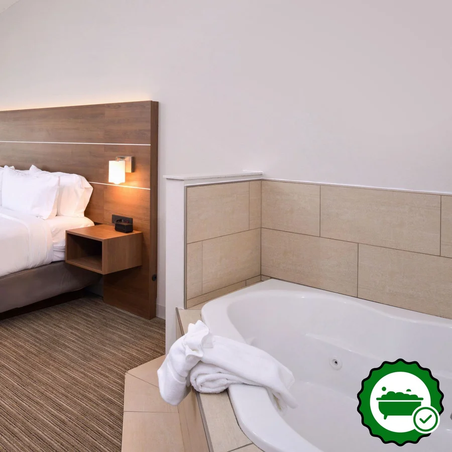 Holiday Inn Express & Suites Omaha - 120th And Maple By IHG - Verified Jacuzzi In-Room