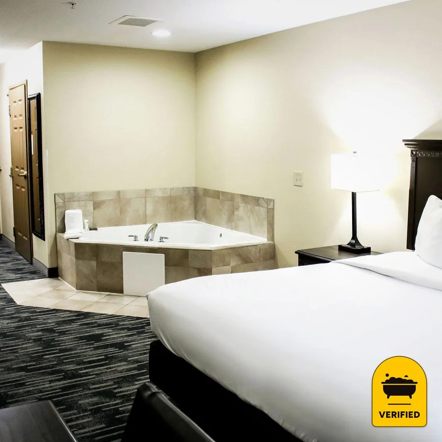 Country Inn & Suites by Radisson, Richmond West at I-64, VA, the water at Richmond