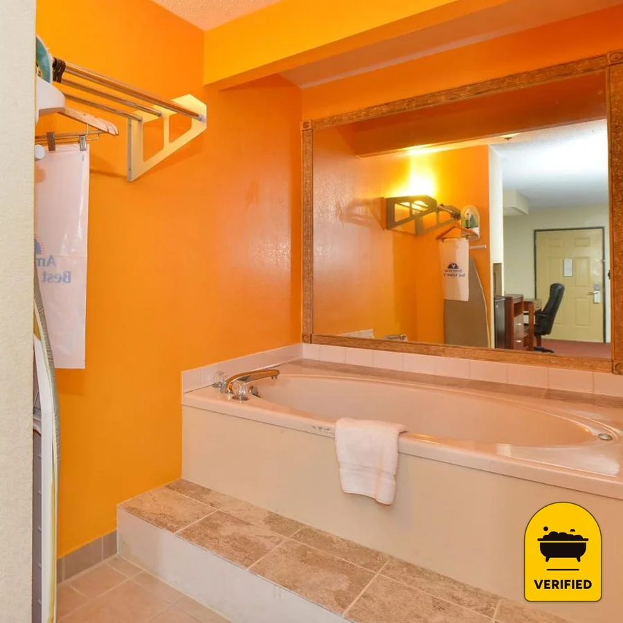 Americas Best Value Inn Brookhaven: the King Jetted Tub Suite in Brookhaven, MS