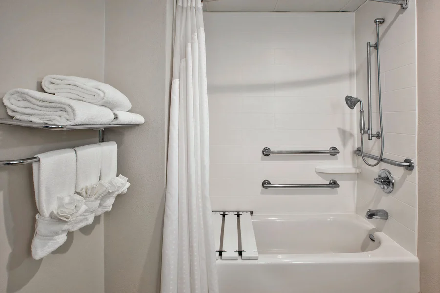 Holiday Inn Express & Suites Manchester-conf Ctr(tullahoma) By IHG - Featured hot tub