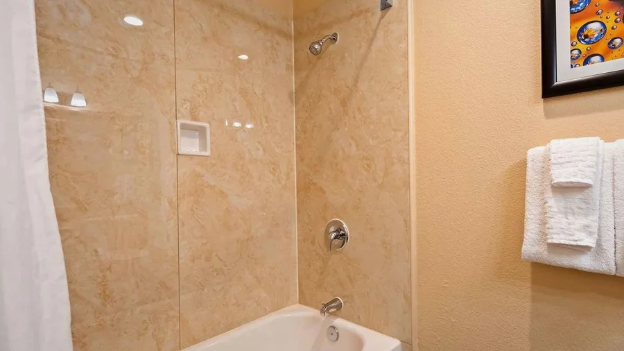 Best Western Plus Heritage Inn - Featured hot tub